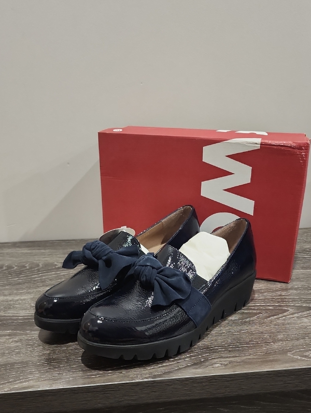 BNWT Wonders Romeo C-33323 Bow Patent Leather Slip on Loafers